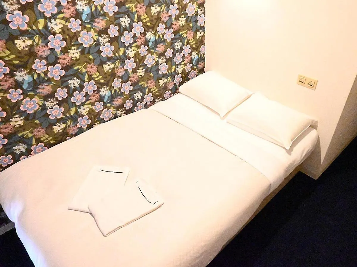 Art Inn Namba Осака Отель