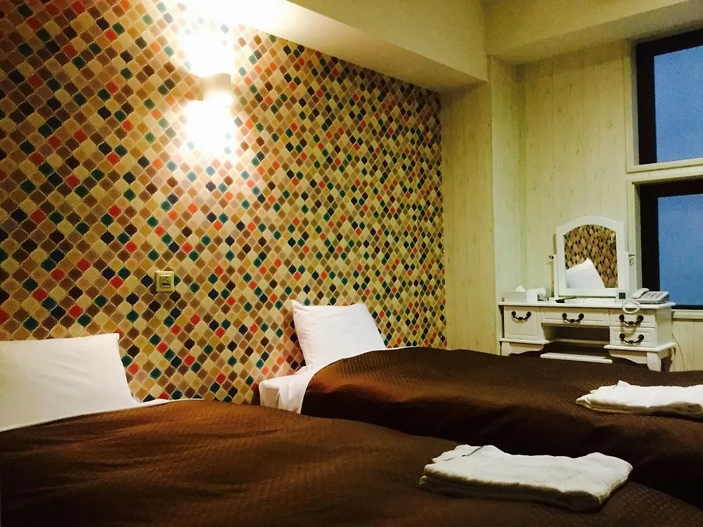 Art Inn Namba Осака 3*,